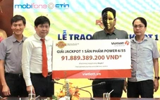 Trúng Vietlott hơn 91 tỉ đồng, nam doanh nhân báo ngay cho vợ