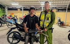 Công an đổi gạo lấy pô xe độ chế