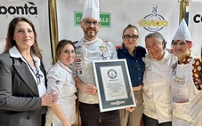 Chiếc bánh tiramisu 440m lập kỷ lục Guinness