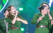 Hòa Minzy rủ ‘người Việt mình thương nhau’, 40.000 khán giả hô vang ‘Tự hào là người Việt Nam’