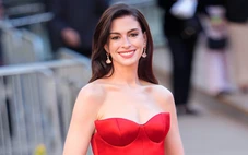 Anne Hathaway biến tour quảng bá The Devil Wears Prada 2 thành sàn diễn thời trang