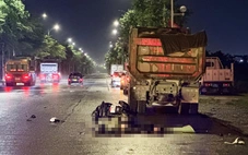 Xe ben va chạm xe máy trong cơn mưa ở Hà Nội, 2 người chết