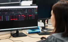 Cổ phiếu trụ suy yếu, VN-Index 'đánh rơi' 21 điểm trước kỳ nghỉ lễ