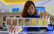 Giá vàng thế giới giảm sâu, có lúc về sát 4.500 USD/ounce