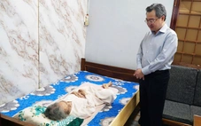 Ông Nguyễn Thanh Nghị thăm, tặng quà gia đình chính sách, công nhân khó khăn ở Quảng Ngãi