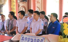 Sinh viên TP.HCM về thăm các di tích lịch sử ở Nghệ An