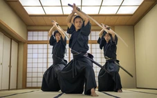 Vì sao người Nhật Bản cầm kiếm bằng cả 2 tay?