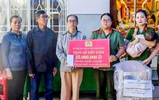 Đồng đội nhận đỡ đầu con gái thiếu tá công an hy sinh khi chống 'cát tặc'