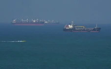 Giá dầu vọt lên kỷ lục khi ông Trump tuyên bố 'không còn tử tế'