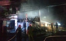 Cháy kho phế liệu, khu vực Mỹ Tho cúp điện trên diện rộng giữa đêm khuya