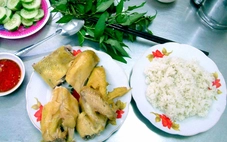 Ký ức về dĩa cơm gà của cậu bé lần đầu được đi xa