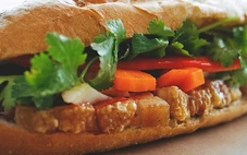 Bánh mì heo quay bất ngờ vào top 100 món ngon nhất Đông Nam Á, qua mặt cả phở