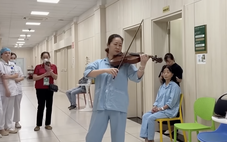 Bệnh nhân ‘đặc biệt’ kéo viola giữa hành lang bệnh viện thu hút triệu lượt xem