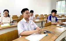 Thí sinh dự thi đánh giá năng lực ĐHQG TP.HCM đông kỷ lục, phụ huynh được tư vấn ngay điểm thi