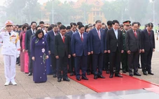 Lãnh đạo Đảng, Nhà nước, đại biểu Quốc hội vào Lăng viếng Chủ tịch Hồ Chí Minh
