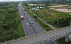 Vì sao trạm dừng nghỉ trên cao tốc về miền Tây làm mãi không xong?