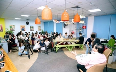 'Tôi ân hận vì chưa đưa con đi… nhặt rác'