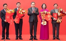 Chủ tịch Quốc hội chủ trì trao các nghị quyết của Quốc hội, Ủy ban Thường vụ Quốc hội về cán bộ