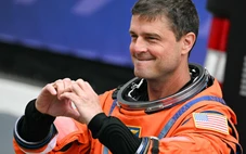 Hố thiên thạch trên Mặt trăng được đặt theo tên người vợ quá cố của chỉ huy sứ mệnh Artemis