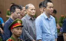 Vụ hối lộ 40 tỉ: Cựu thứ trưởng lãnh 4 năm tù, cựu cục phó bỏ trốn lãnh 5 năm tù