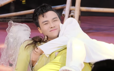 Sau ồn ào diễn chui Mê Linh biệt khúc, tiết mục khác của Bùm Bum lại gây tranh cãi