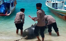 Ngư dân Indonesia 'bắt' trúng thiết bị lặn không người lái nguồn gốc từ Trung Quốc.