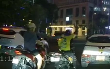 Xác minh clip người mặc áo xe ôm công nghệ cầm 'gậy 3 khúc' đánh người đi đường ở phường Sài Gòn