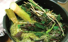 Nước sâm giúp thanh nhiệt, giải độc ngày nắng oi bức nhưng 'tối kỵ' với ai?