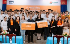 Tập đoàn FWD hỗ trợ máy vi tính cho học sinh Khánh Hòa sau bão lũ