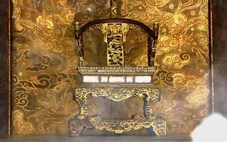 Gần một năm bị bẻ gãy, bảo vật quốc gia ngai vàng triều Nguyễn giờ ra sao?