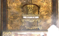 Gần một năm bị bẻ gãy, bảo vật quốc gia ngai vàng triều Nguyễn giờ ra sao?