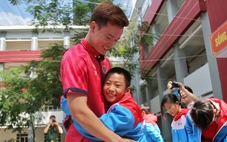 Hoàng Đức, Văn Lâm tiếp sức ước mơ cho học sinh ở Bình Chánh