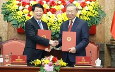 Bàn giao công tác giữa Tổng Bí thư, Chủ tịch nước Tô Lâm và nguyên Chủ tịch nước Lương Cường