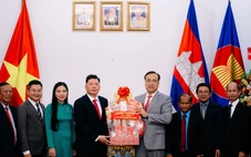 Lãnh đạo TP.HCM chúc Tết Chol Chnam Thmey, thúc đẩy hợp tác y tế với Campuchia