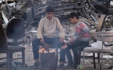 Kinh tế Iran điêu đứng, lương căn bản mỗi ngày mua được 2 vỉ trứng gà