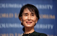 Myanmar công bố hình ảnh bà Aung San Suu Kyi rời nhà tù sang quản thúc tại gia