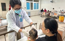 Bé trai 5 tuổi bị chó cắn rách da đầu, lộ xương sọ