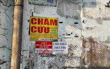 Bóc gỡ quảng cáo trái phép tràn lan trên khắp tuyến phố ở TP.HCM