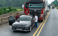 Xác minh clip xe Mercedes dừng đỗ, chặn cả dòng xe trên cao tốc 2 làn