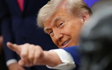 Ông Trump 'oanh tạc' mạng xã hội với 55 bài đăng trong 3 tiếng