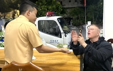 Nhiều người nước ngoài chạy xe máy ở Nha Trang không bằng lái, chống đối CSGT kiểm tra