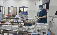 Ekip bác sĩ luân phiên từ đất liền cùng bác sĩ tại Côn Đảo cấp cứu thành công ca bệnh nguy kịch