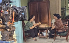 Phía bên kia bức tường tái hiện thời kỳ đổi mới, phát sóng vào tháng 7
