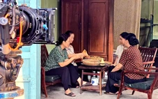 Phía bên kia bức tường tái hiện thời kỳ đổi mới, phát sóng vào tháng 7