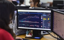 Cổ phiếu 'dòng P' nổi sóng, giải cứu VN-Index ngoạn mục cuối phiên