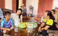 Bé trai nghi bị cha và mẹ kế đánh bầm tím mặt nhập viện điều trị
