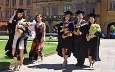 Số sinh viên đại học toàn cầu tăng vọt, nữ giới lần đầu áp đảo nam