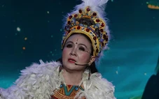 Thanh Ngân và hai cô đào hát