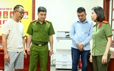 Bắt nhóm làm giả con dấu, tài liệu của các trường đại học, cao đẳng