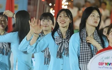 Các chân dài bóng chuyền duyên dáng, dịu dàng với áo bà ba, khăn rằn
